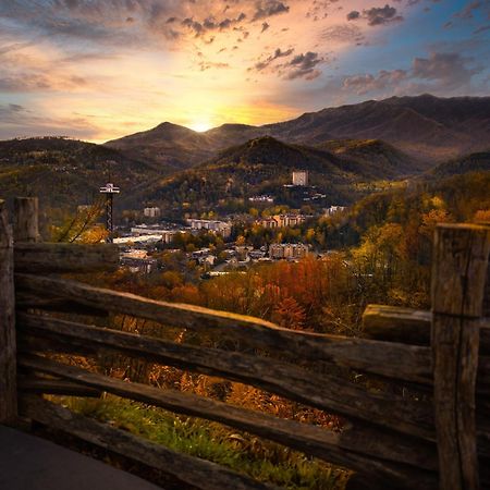 Four Bears Den, Hot Tub, 1089 Of Free Attraction Tickets For Each Paid Day, Dollywood And More ガトリンバーグ エクステリア 写真