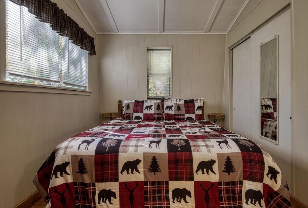 Four Bears Den, Hot Tub, 1089 Of Free Attraction Tickets For Each Paid Day, Dollywood And More ガトリンバーグ エクステリア 写真