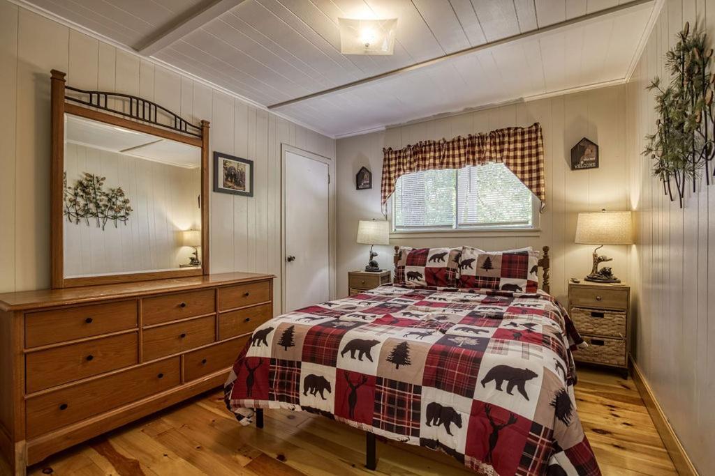 Four Bears Den, Hot Tub, 1089 Of Free Attraction Tickets For Each Paid Day, Dollywood And More ガトリンバーグ エクステリア 写真