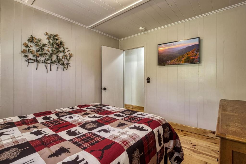 Four Bears Den, Hot Tub, 1089 Of Free Attraction Tickets For Each Paid Day, Dollywood And More ガトリンバーグ エクステリア 写真