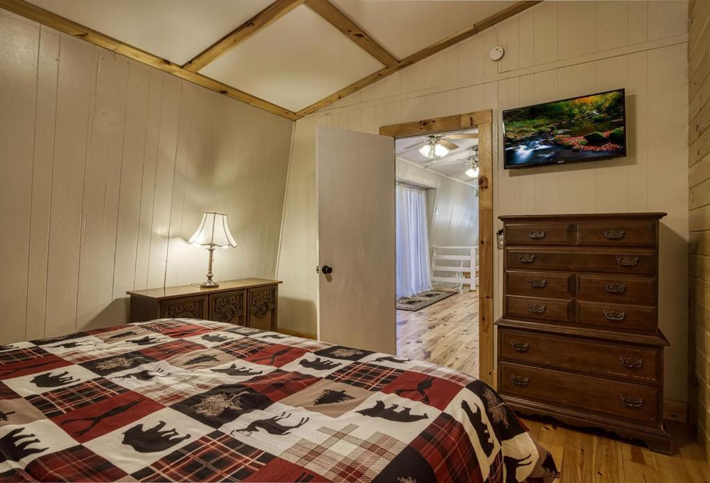 Four Bears Den, Hot Tub, 1089 Of Free Attraction Tickets For Each Paid Day, Dollywood And More ガトリンバーグ エクステリア 写真