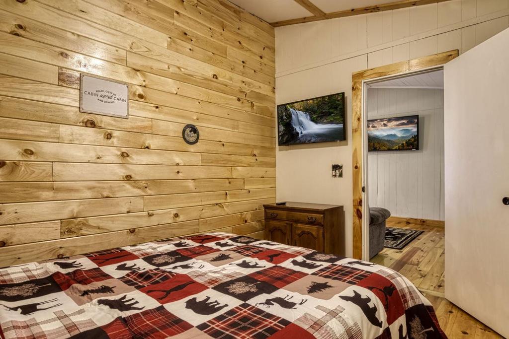 Four Bears Den, Hot Tub, 1089 Of Free Attraction Tickets For Each Paid Day, Dollywood And More ガトリンバーグ エクステリア 写真
