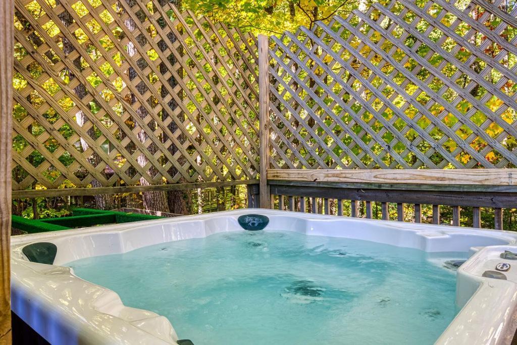 Four Bears Den, Hot Tub, 1089 Of Free Attraction Tickets For Each Paid Day, Dollywood And More ガトリンバーグ エクステリア 写真